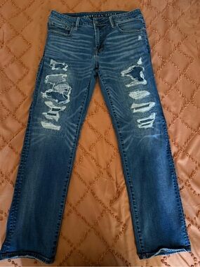 American Eagle Outfitters Men's Blue Distressed Straight Jeans
